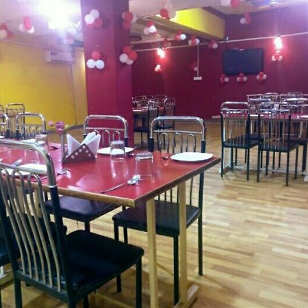 Ganga Palace Hotel Ujjain Esterno foto