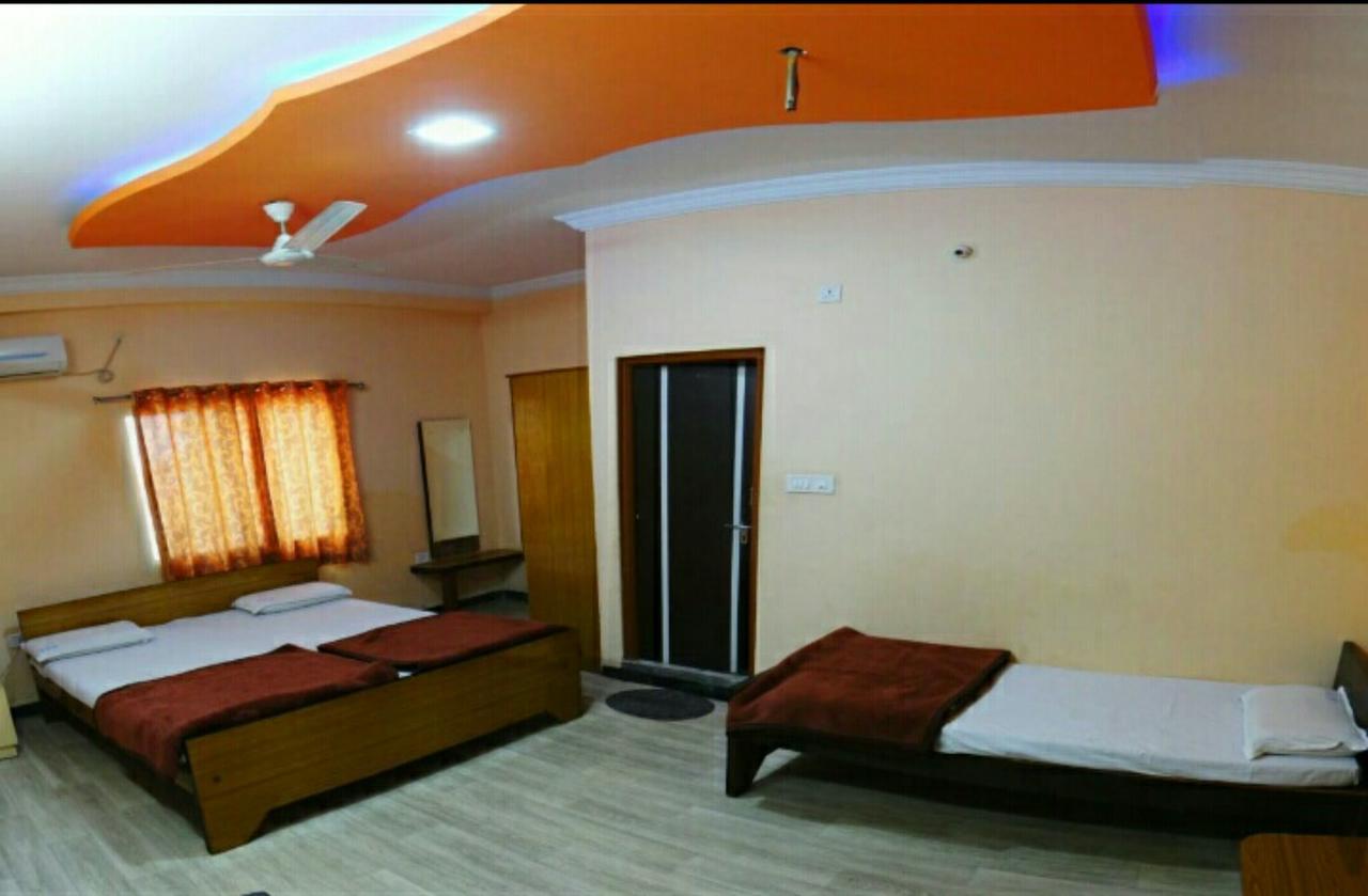 Ganga Palace Hotel Ujjain Esterno foto