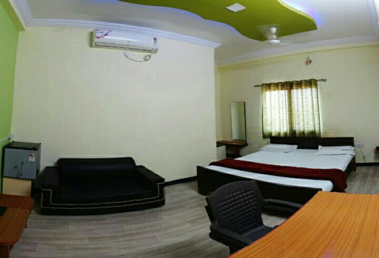 Ganga Palace Hotel Ujjain Esterno foto