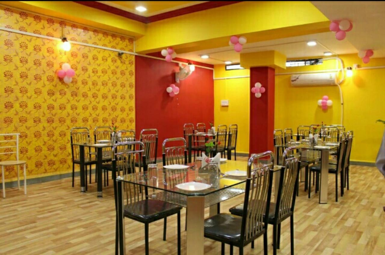 Ganga Palace Hotel Ujjain Esterno foto