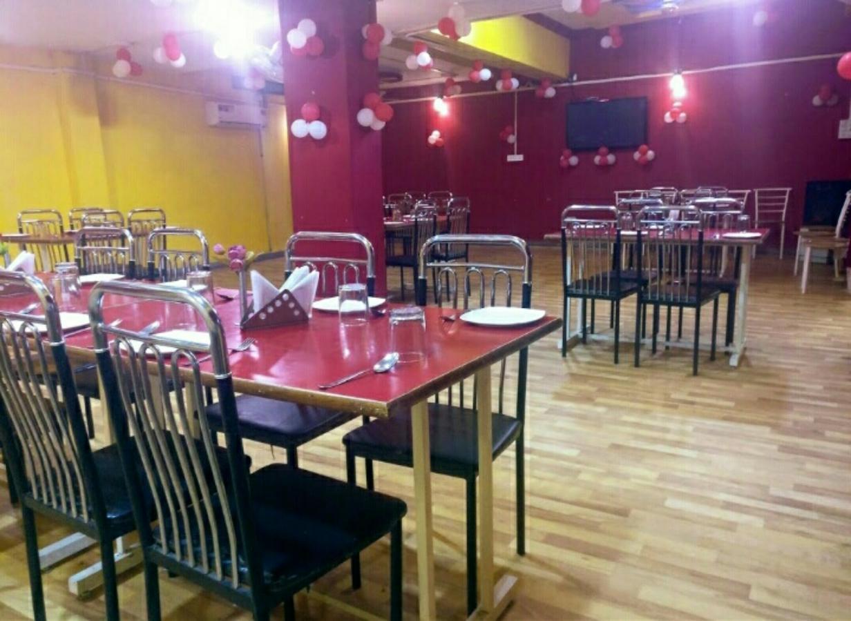 Ganga Palace Hotel Ujjain Esterno foto