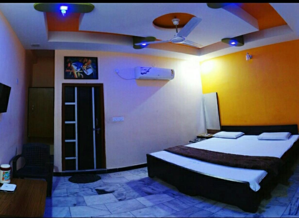 Ganga Palace Hotel Ujjain Esterno foto