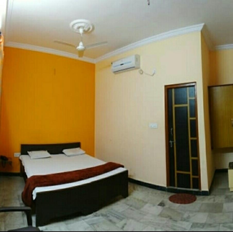 Ganga Palace Hotel Ujjain Esterno foto