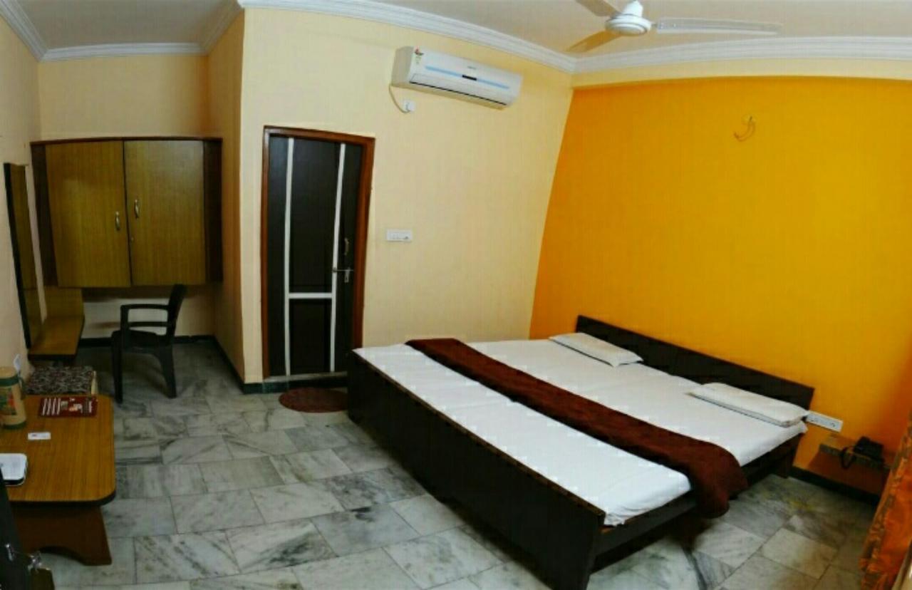 Ganga Palace Hotel Ujjain Esterno foto